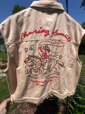 New/Never Worn! Urban-Daisy Chasing Sunsets Embroidered Sleeveless Western Vest